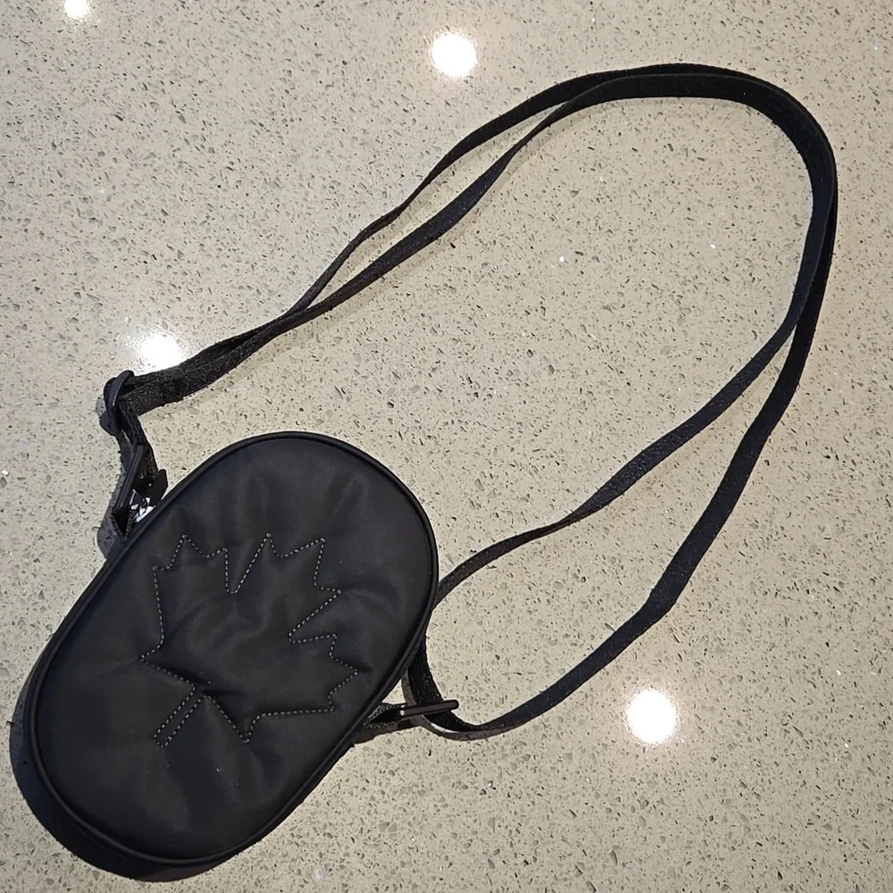 Team Canada 22 Future Legacy Crossbody Bag - Picture 4 of 8